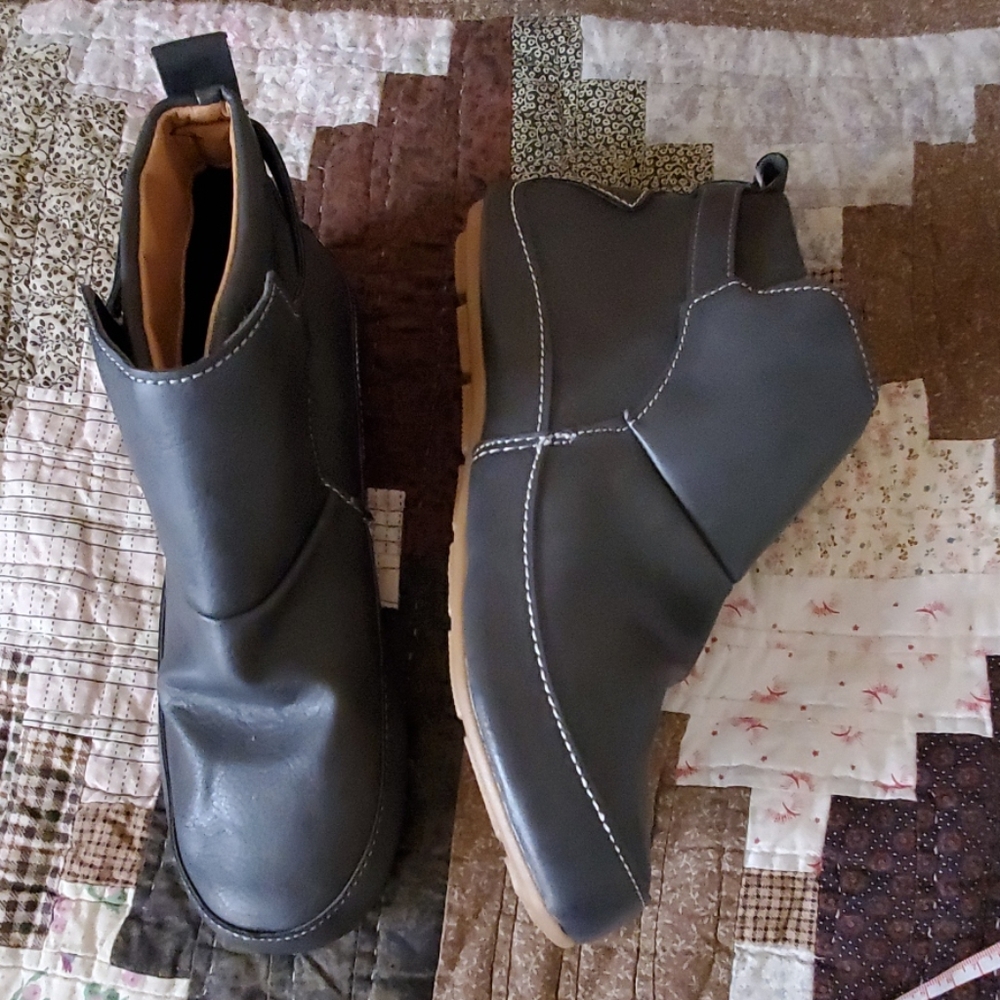 Short boots